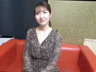 骨感小少妇被干到大叫流白浆，女上